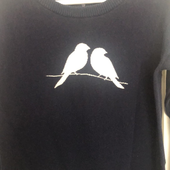 Gap sweater with lovebird design - Picture 2 of 5